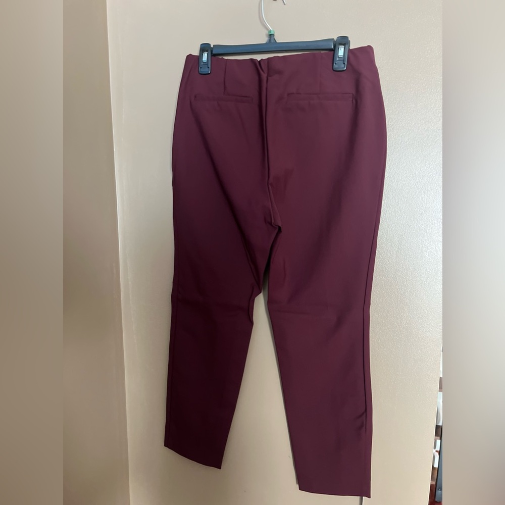 Nicole Miller| Pull On dress pants | Large | Maroon